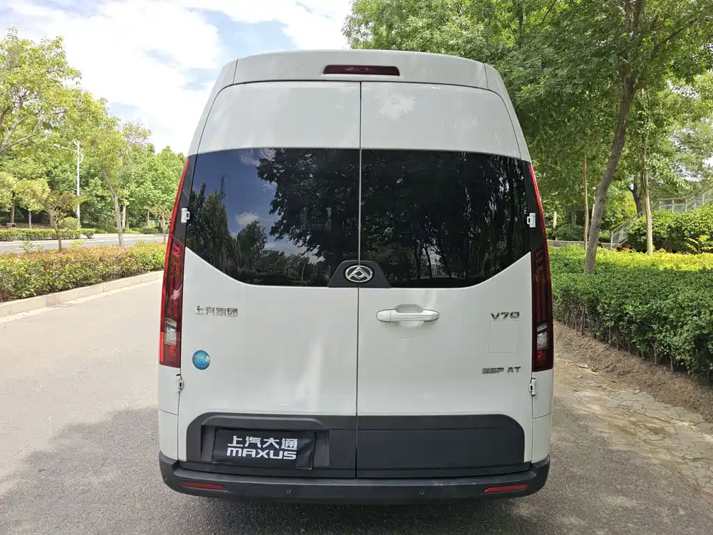 Xintu V70 新途V70 2023款 2.0 T 精英版 自动长轴中顶 6/7座