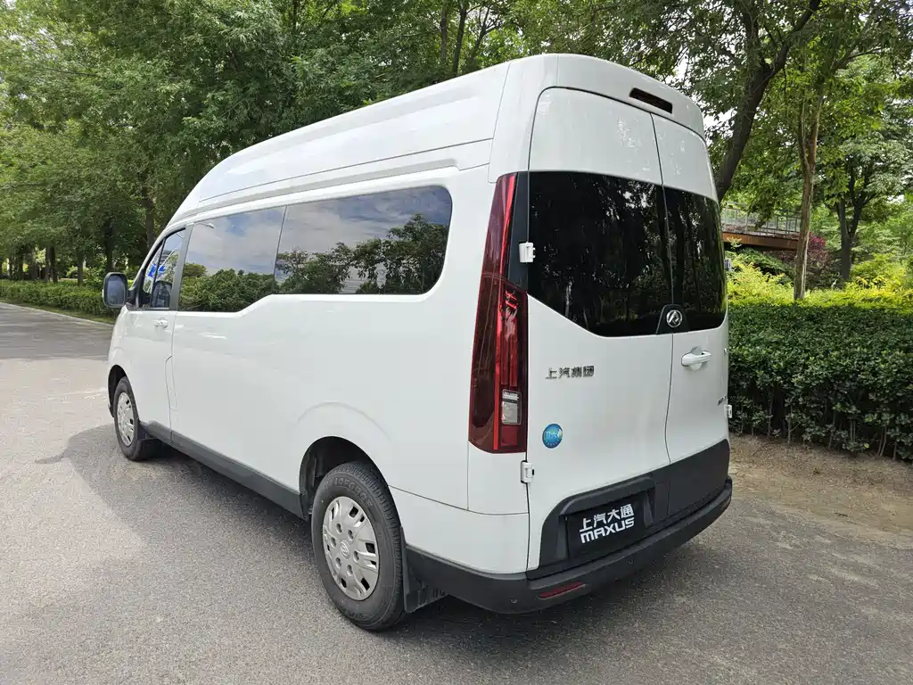 Xintu V70 新途V70 2023款 2.0 T 精英版 自动长轴中顶 6/7座