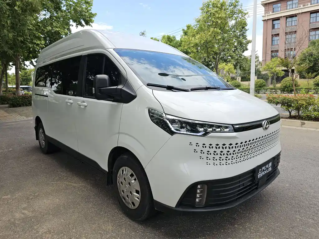 Xintu V70 新途V70 2023款 2.0 T 精英版 自动长轴中顶 6/7座