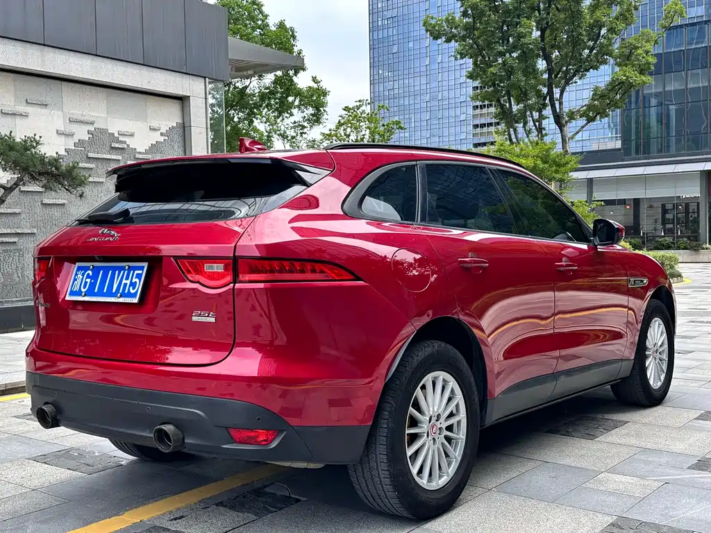 Jaguar F-PACE 2.0 T 2 WD Urban Premium