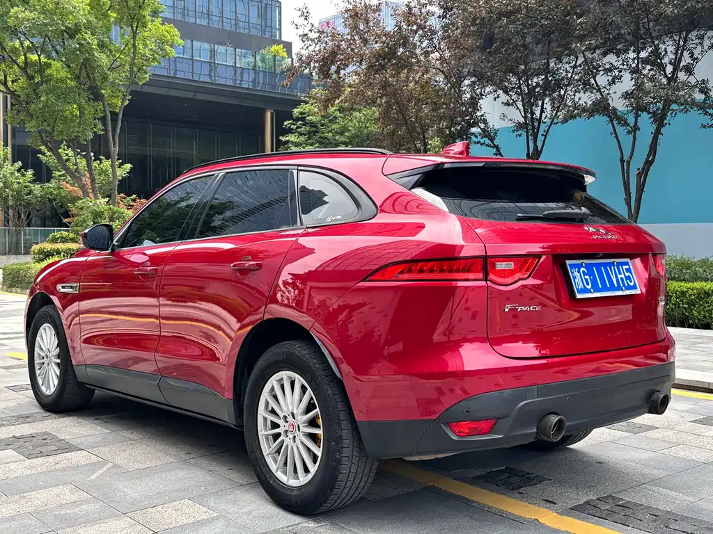 Jaguar F-PACE 2.0 T 2 WD Urban Premium