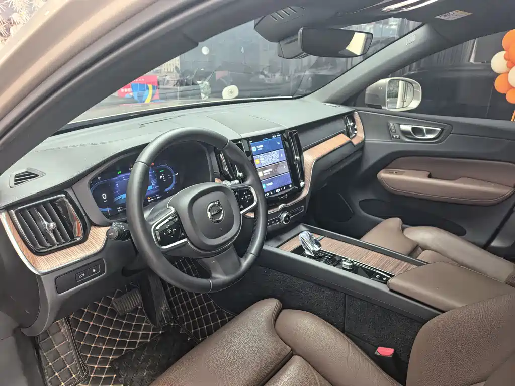 Volvo XC60 PHEV PHEV Hybrid Long Range 4 WD Smart Vision Luxury