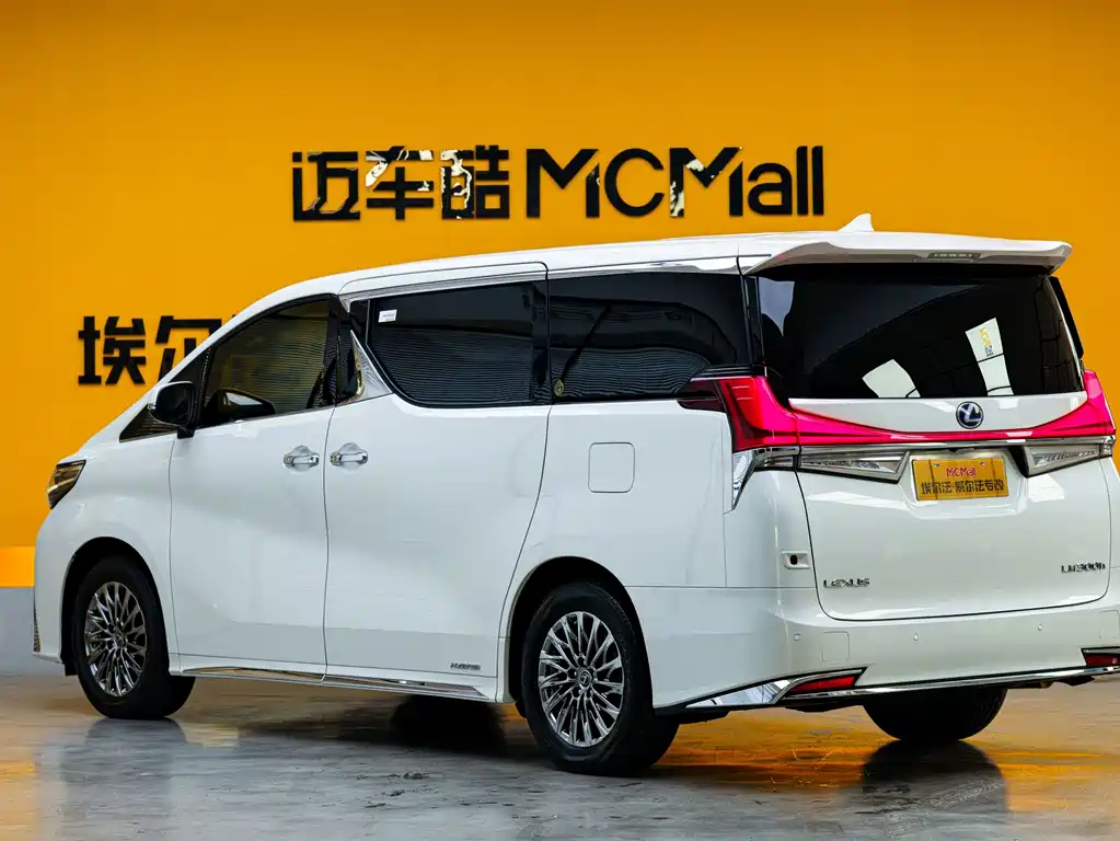 Lexus LM 300 h 4-seat Royal World