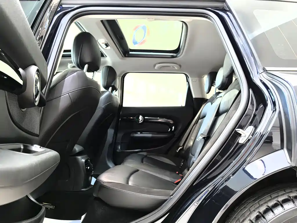 MINI CLUBMAN 1.5 T COOPER Connoisseur