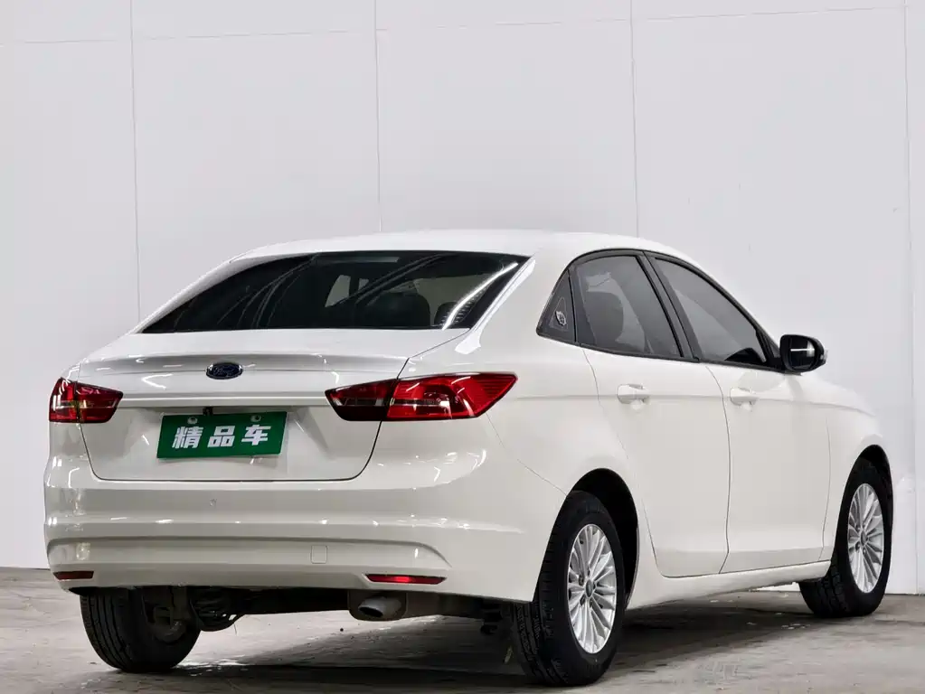 Escort 1.5 L Manual Comfort