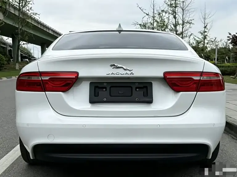 Jaguar XE 2.0 T 200 PS R-Sport