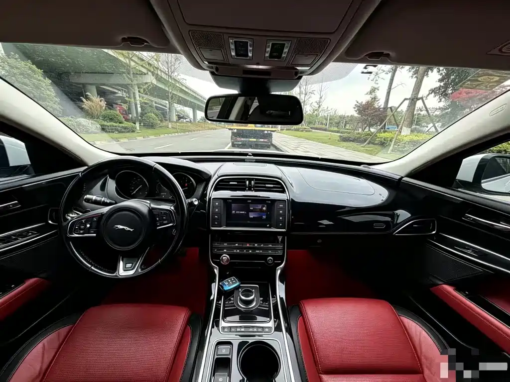Jaguar XE 2.0 T 200 PS R-Sport