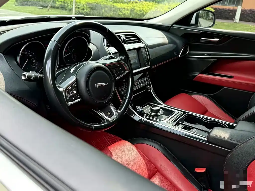 Jaguar XE 2.0 T 200 PS R-Sport