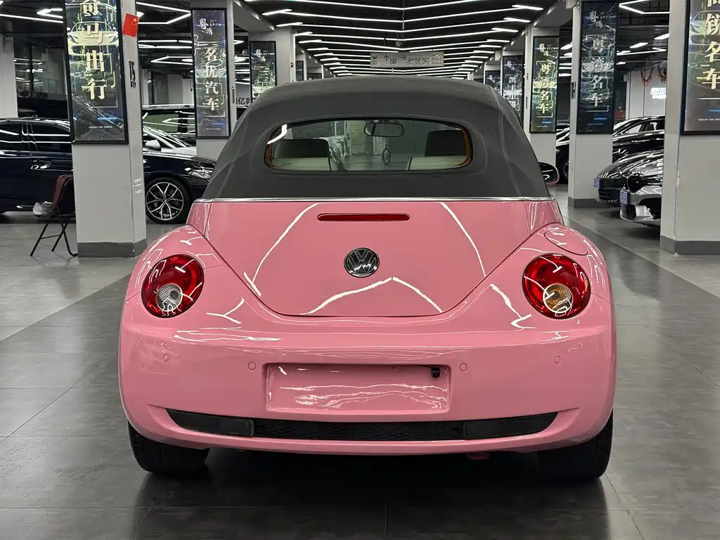 Beetle 2.0 BlackOrange Convertible Luxury