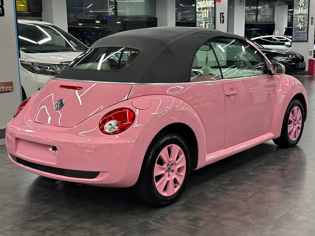Beetle 2.0 BlackOrange Convertible Luxury