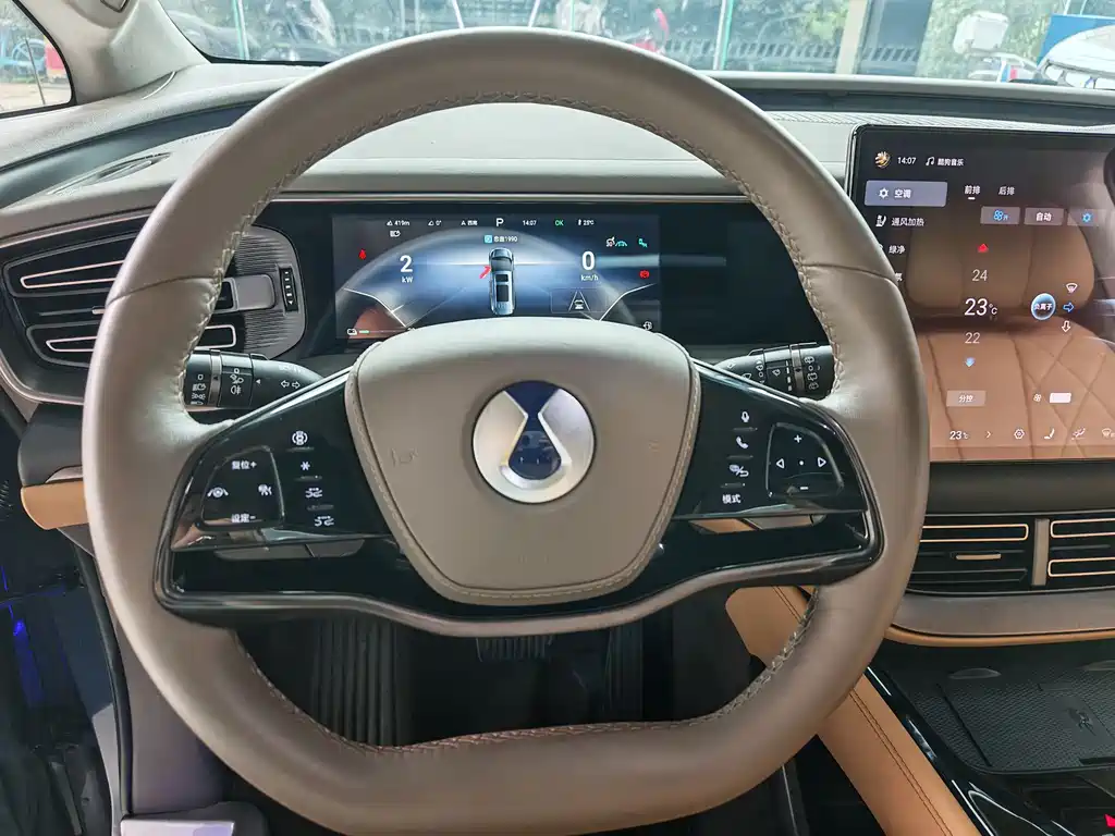 Denza D9 DM-i 970 4 WD Flagship