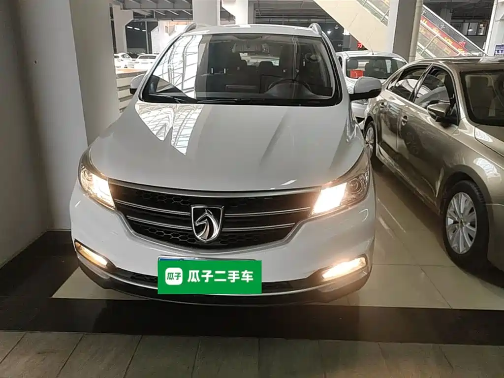 Baojun 730 1.5 L Manual Fashion 7-seat CN-V