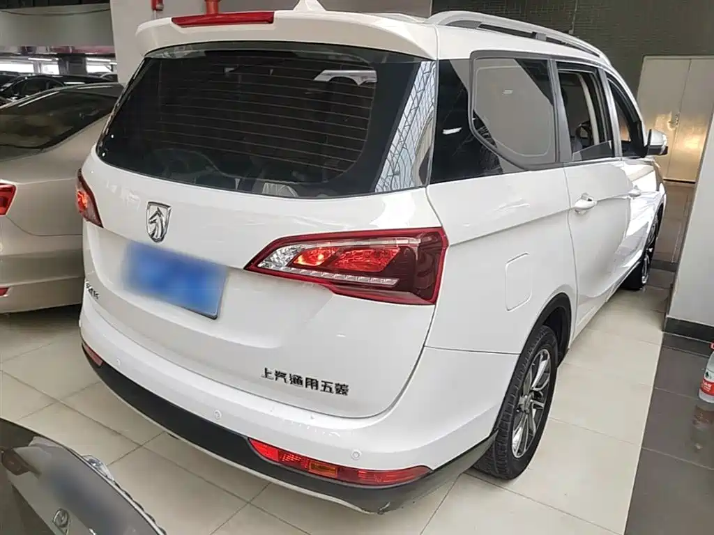 Baojun 730 1.5 L Manual Fashion 7-seat CN-V