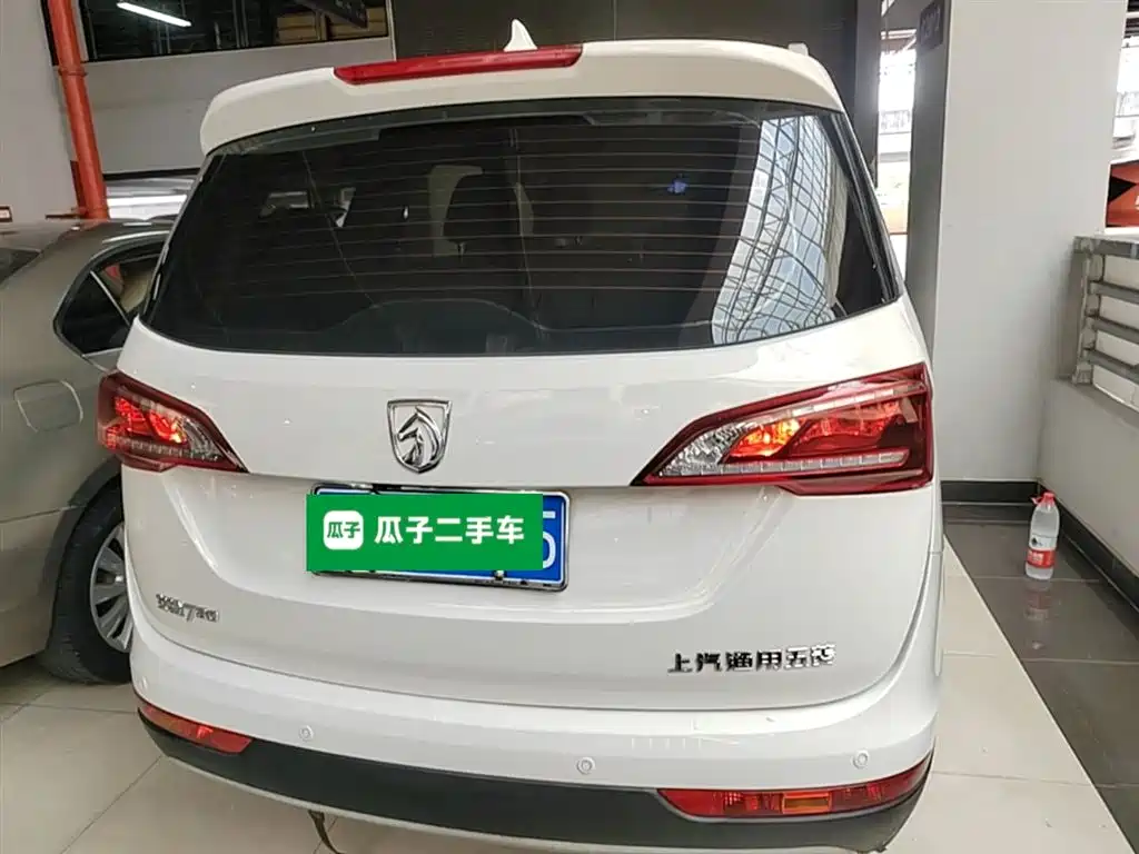 Baojun 730 1.5 L Manual Fashion 7-seat CN-V