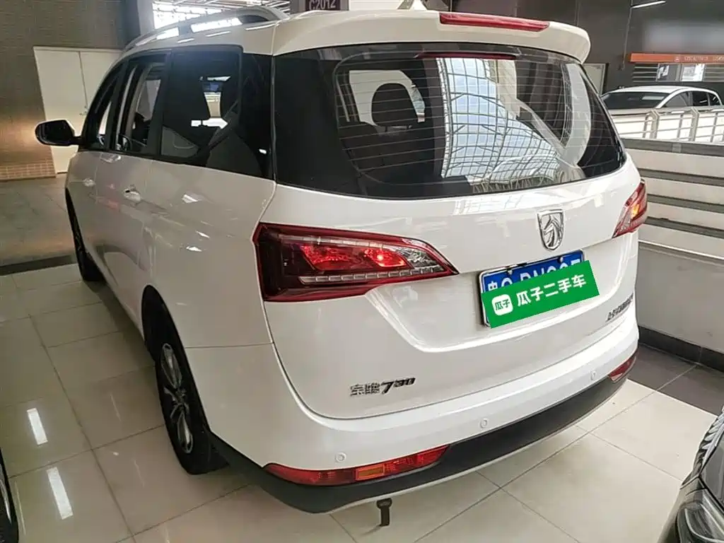 Baojun 730 1.5 L Manual Fashion 7-seat CN-V
