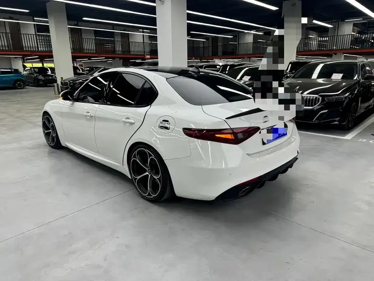 Alfa Romeo Giulia 2.0 T 280 HP Luxury
