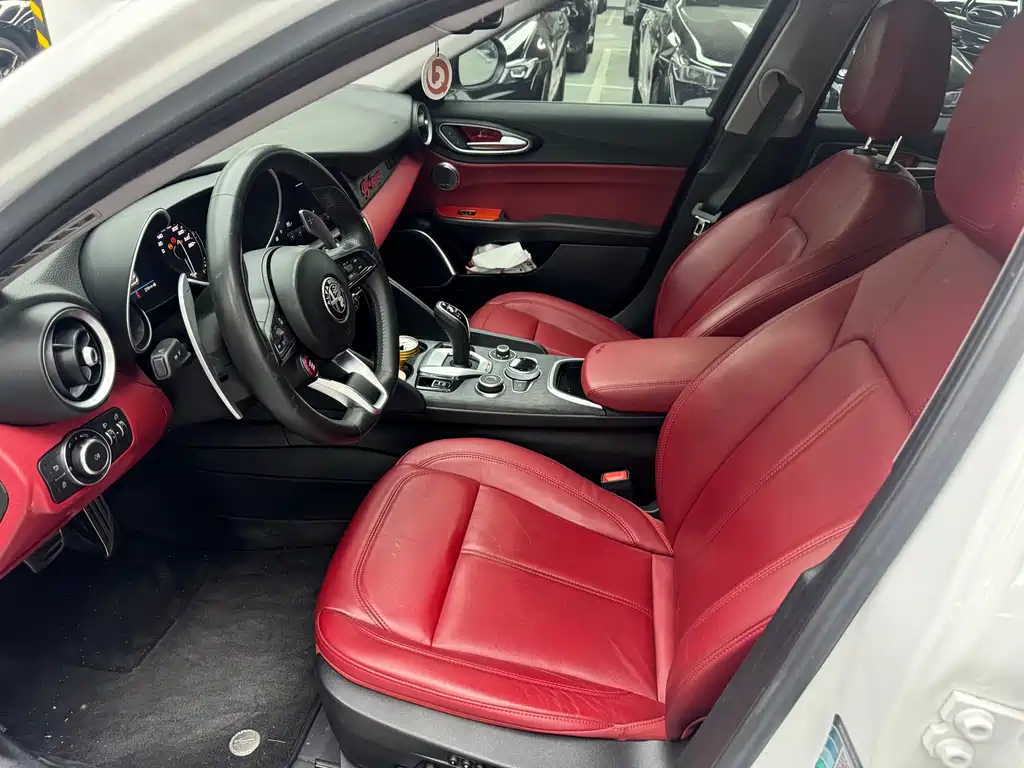 Giulia 2.0 T 280 HP Luxury