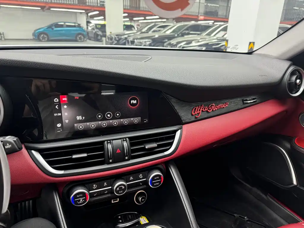 Giulia 2.0 T 280 HP Luxury
