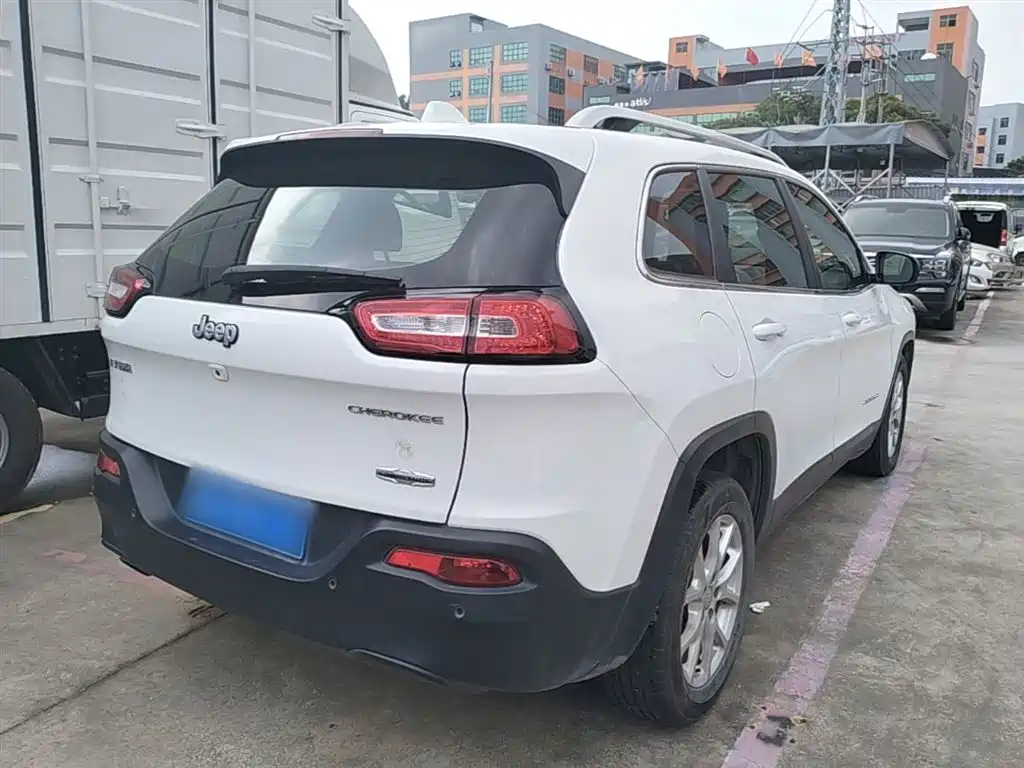 Cherokee 2.0 L Superior