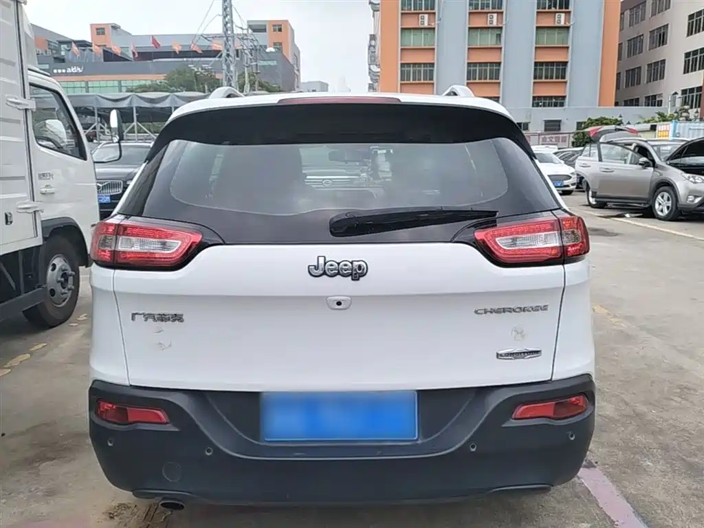 Cherokee 2.0 L Superior
