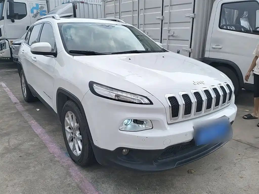Cherokee 2.0 L Superior