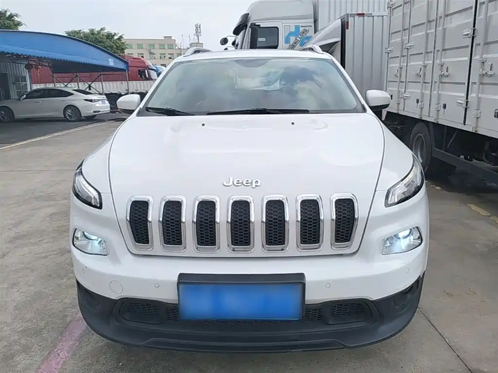 Cherokee 2.0 L Superior