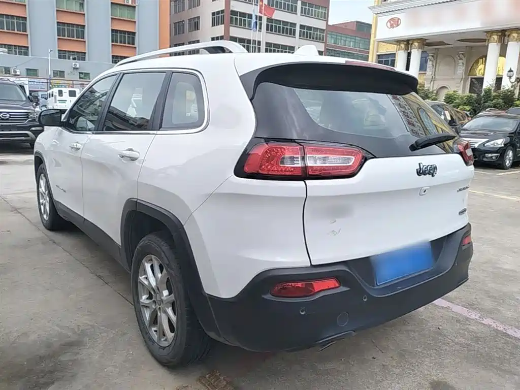 Cherokee 2.0 L Superior