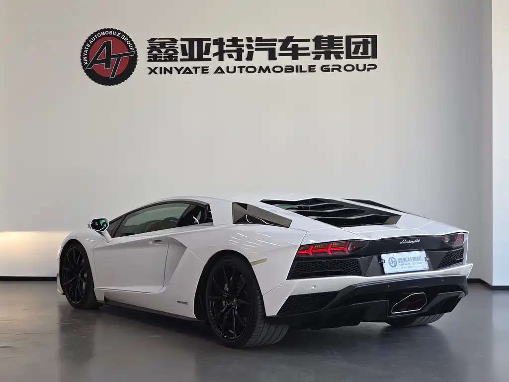 Aventador LP 700-4