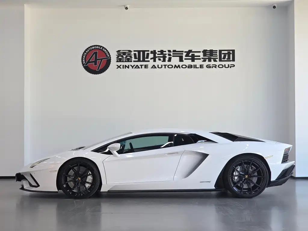 Aventador LP 700-4