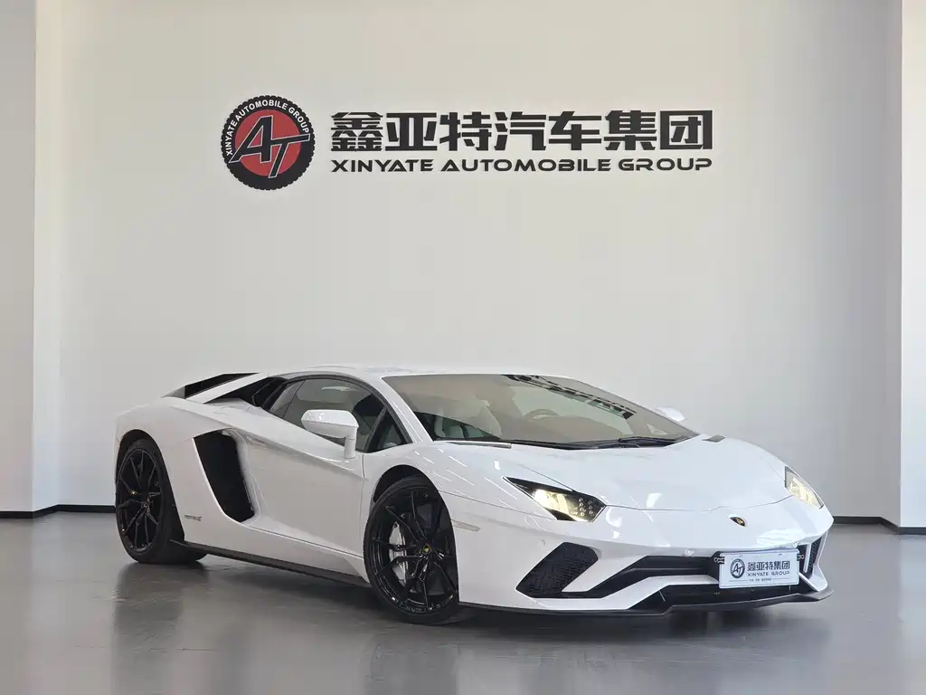 Aventador LP 700-4