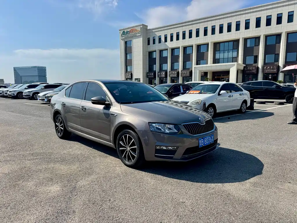 Octavia 1.6 L Auto Smart Travel