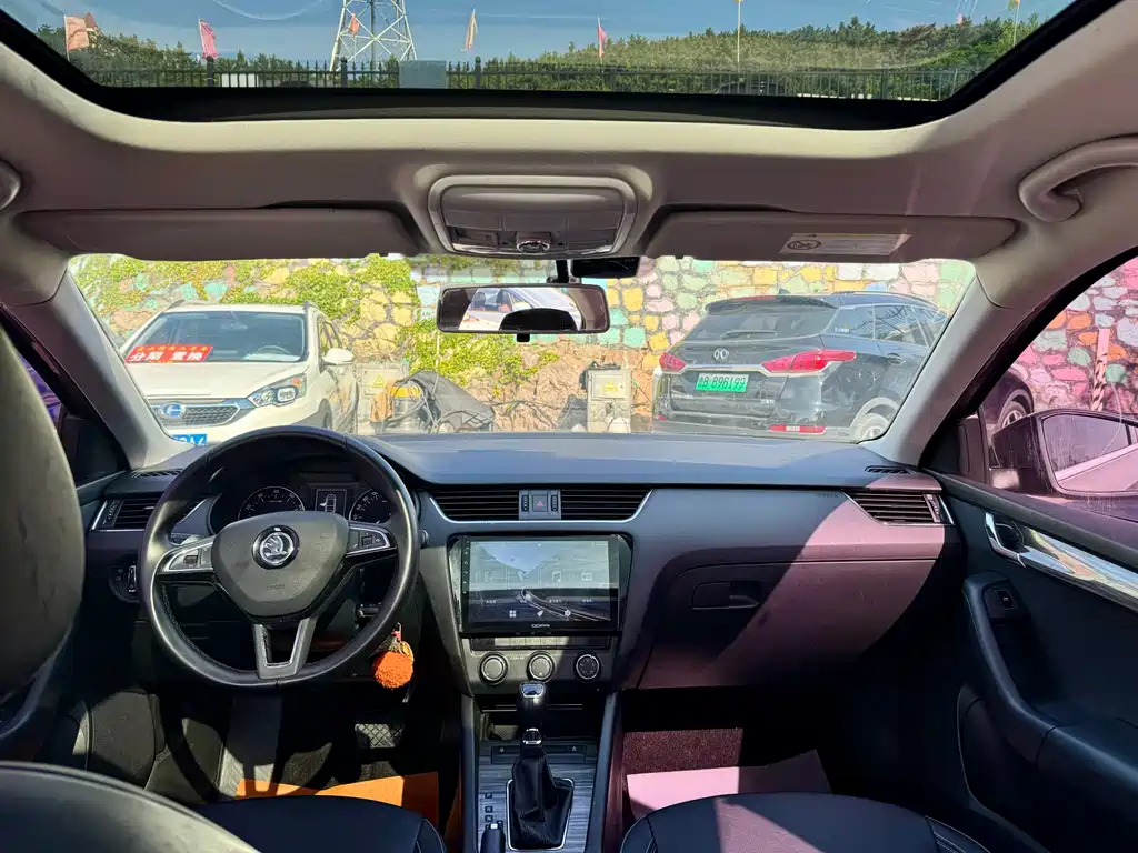 Octavia 1.6 L Auto Smart Travel