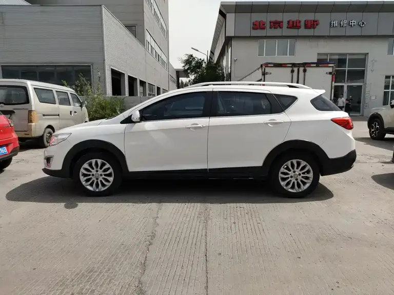 Dongfeng Fengshen AX3 东风风神AX3 2017款 领先版 1.5 L 手动尚酷型