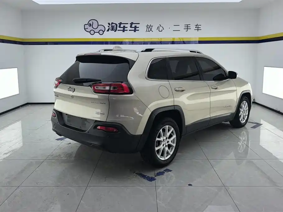 Cherokee 2.0 L Superior