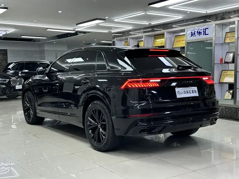 Audi Q8 55 TFSI Luxury Dynamic