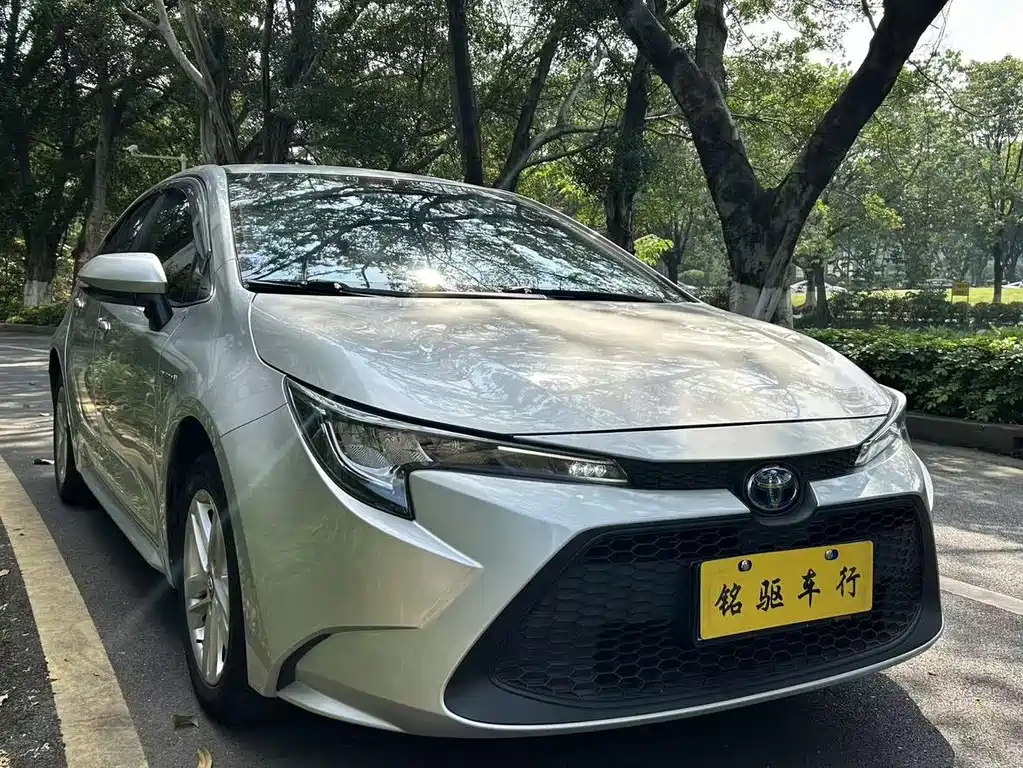 Levin Dual Engine 1.8 H E-CVT Leading