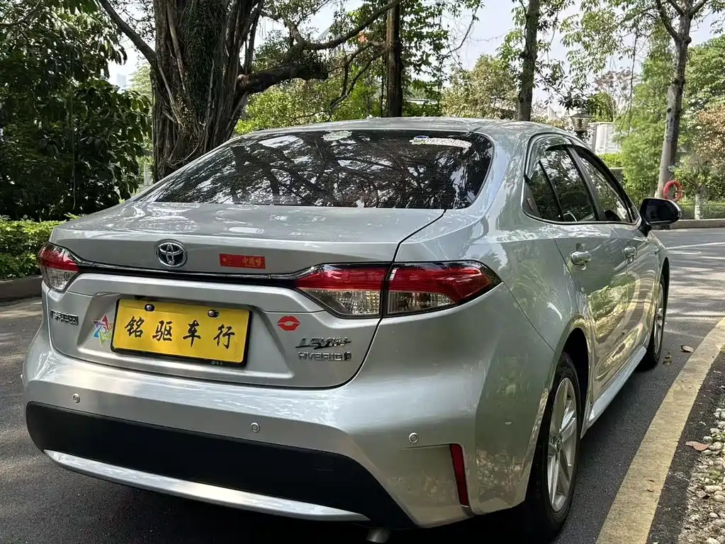 Levin Dual Engine 1.8 H E-CVT Leading