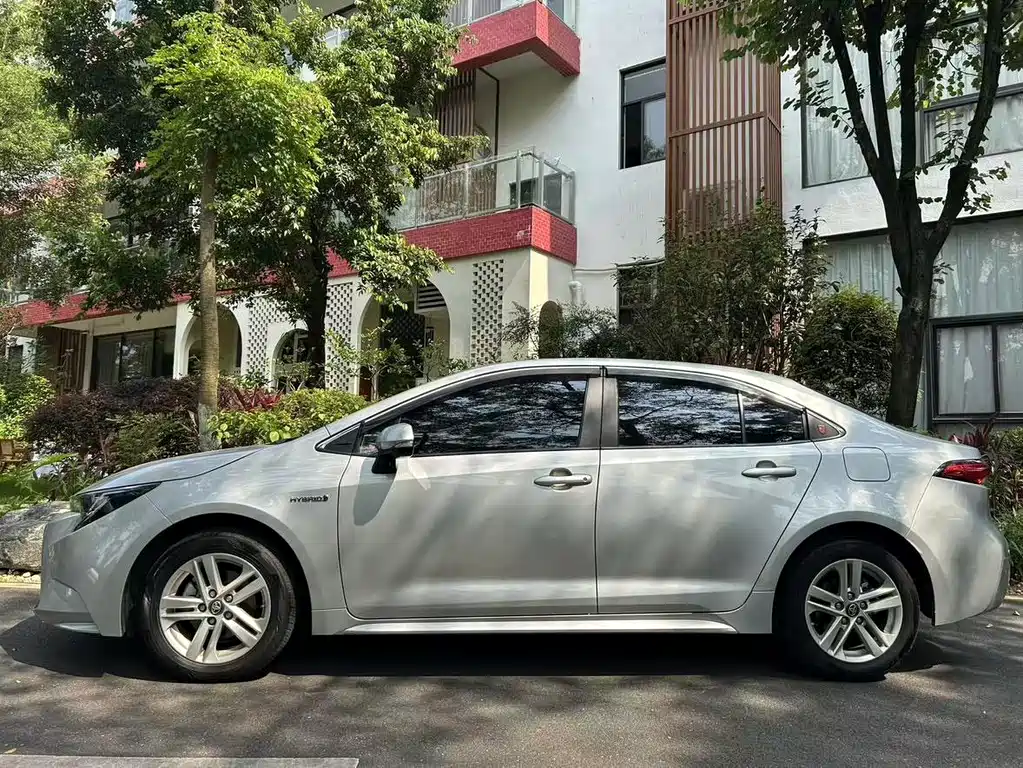 Levin Dual Engine 1.8 H E-CVT Leading