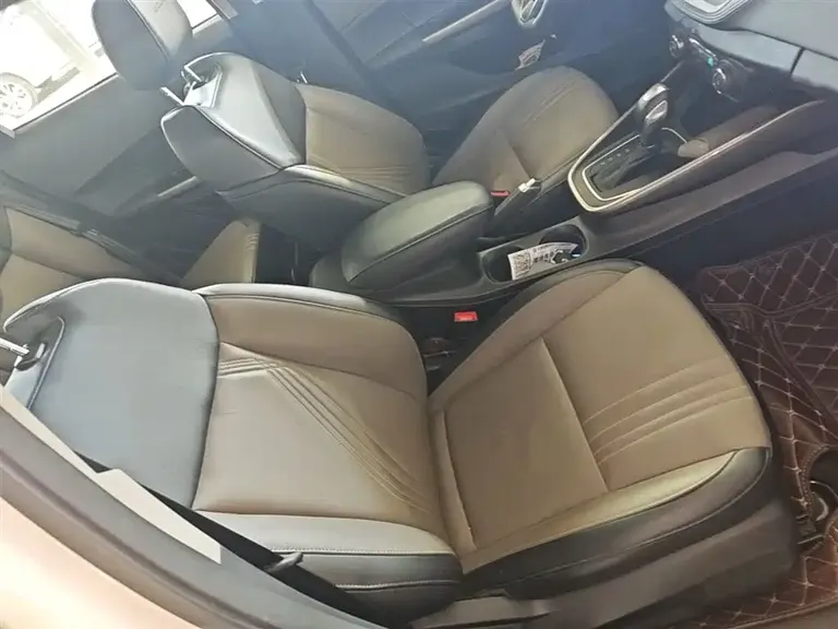 Ford Escort 福睿斯 2019款 改款 1.5 L 自动臻享型 国VI