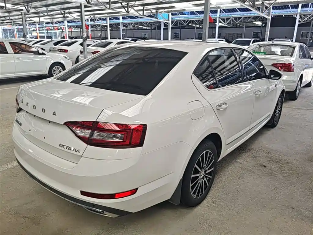 Octavia 1.5 L Auto Smart Travel Luxury CN-VI