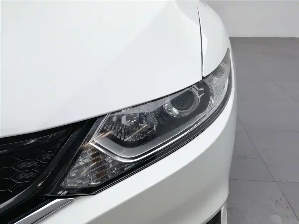 Jade 1.8 L Auto Comfort Elite 5-seat