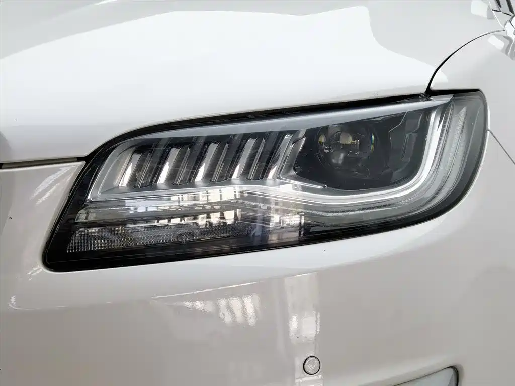Lincoln MKZ 2.0 T Graceful