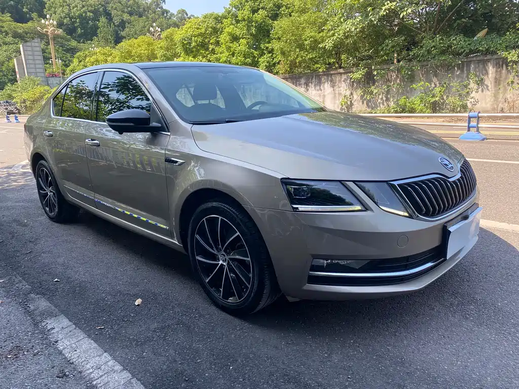 Octavia TSI280 DSG Luxury