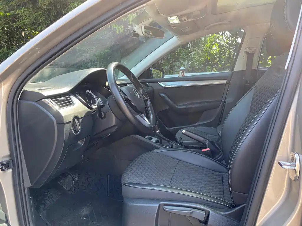 Octavia TSI280 DSG Luxury