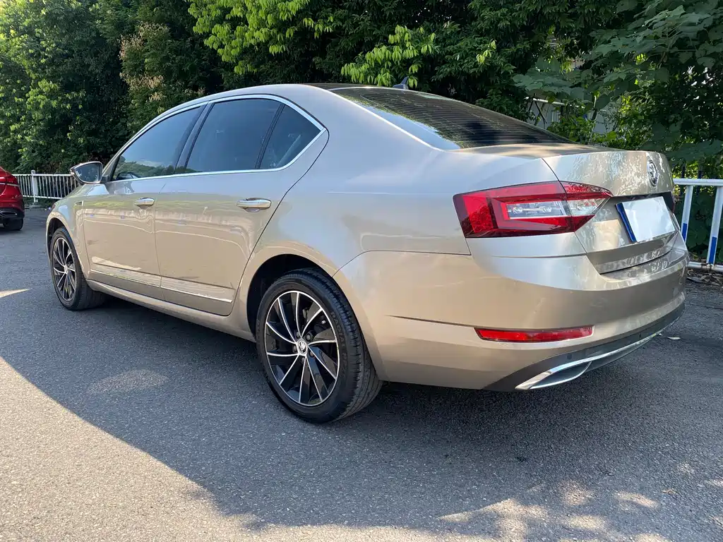 Octavia TSI280 DSG Luxury