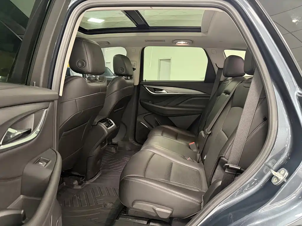 Enclave 652 T 2 WD Distinguished 7-seat