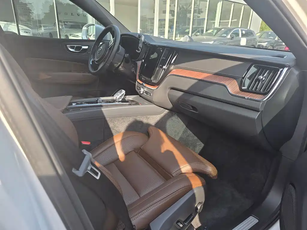 Volvo XC60 PHEV PHEV Hybrid Long Range 4 WD Smart Grace Luxury