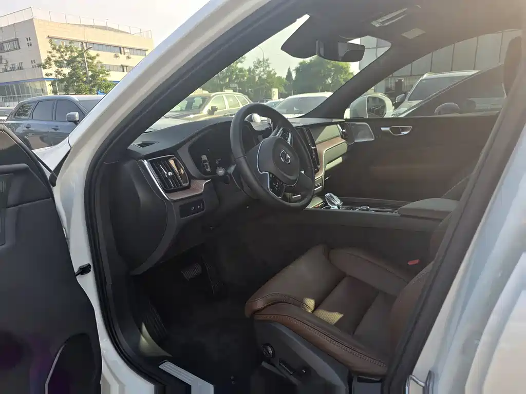 Volvo XC60 PHEV PHEV Hybrid Long Range 4 WD Smart Grace Luxury