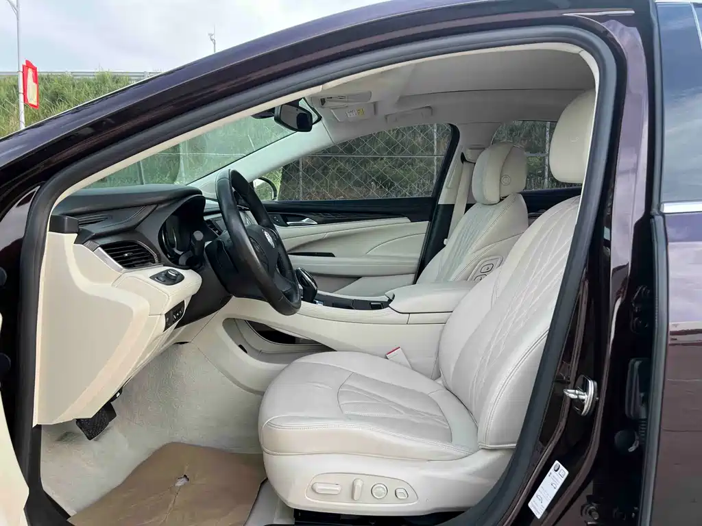 LaCrosse Avenir Avenir Flagship