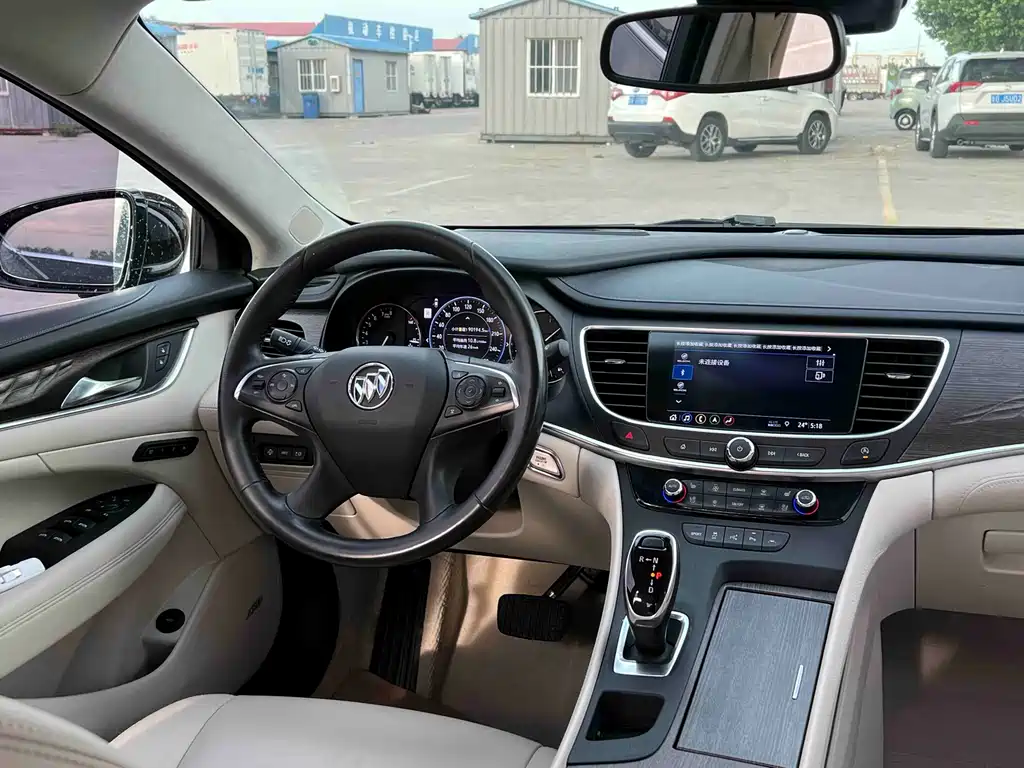 LaCrosse Avenir Avenir Flagship